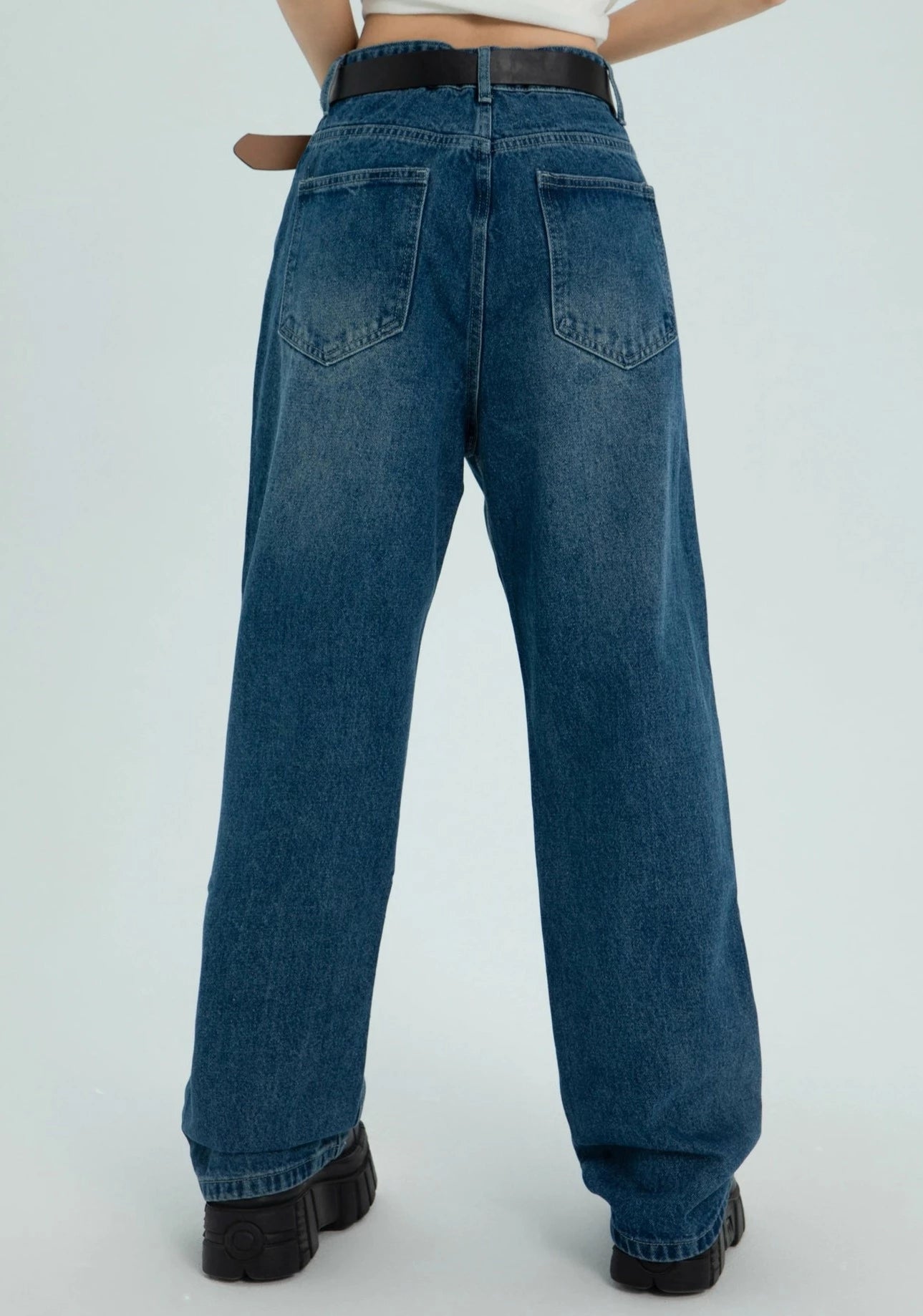 EZEK&STUDIO Carved Loose Straight Denim Pants