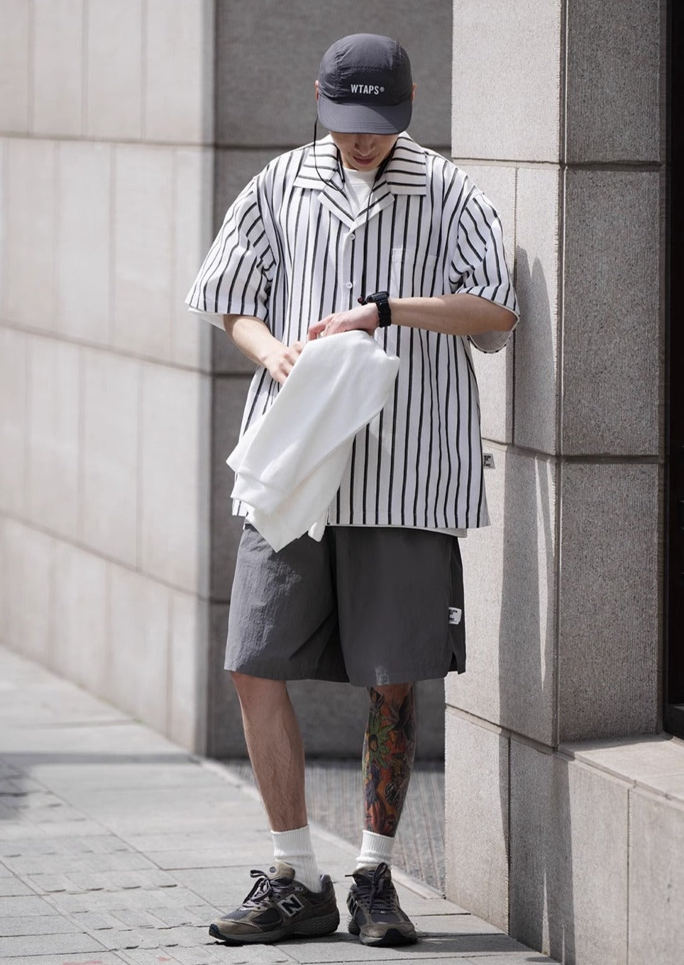 BELLKENIDE Cuban Collar Vertical Stripes Casual Shirt