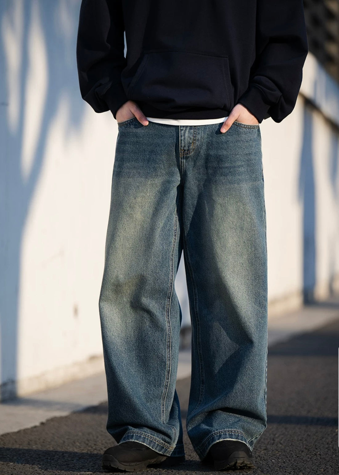 BELLKENIDE Straight-Leg Loose-Fitting Denim Trousers