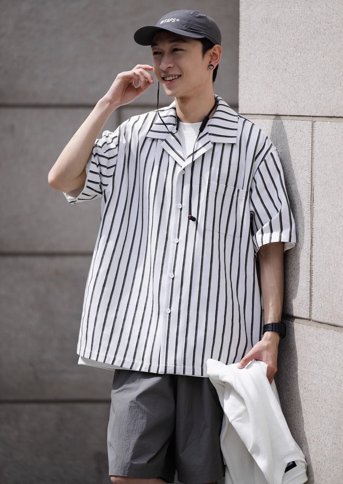 BELLKENIDE Cuban Collar Vertical Stripes Casual Shirt
