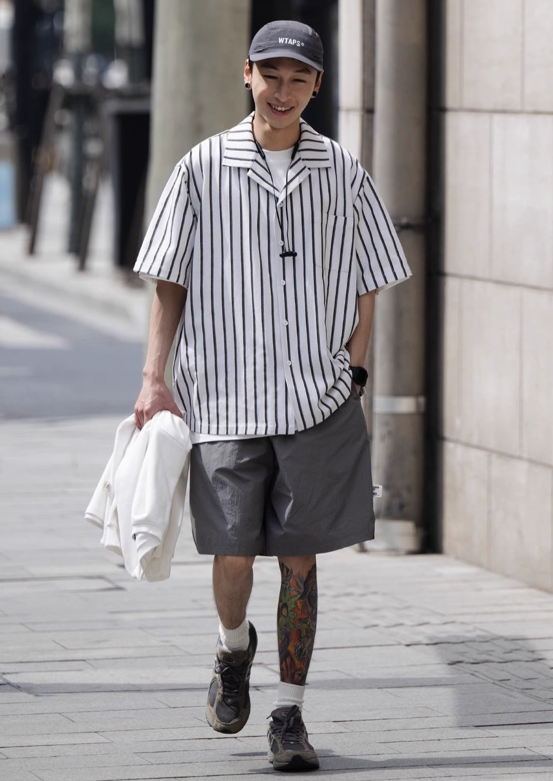 BELLKENIDE Cuban Collar Vertical Stripes Casual Shirt